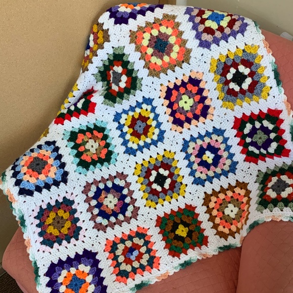 VTG Granny Square Crochet Blanket - Picture 4 of 4